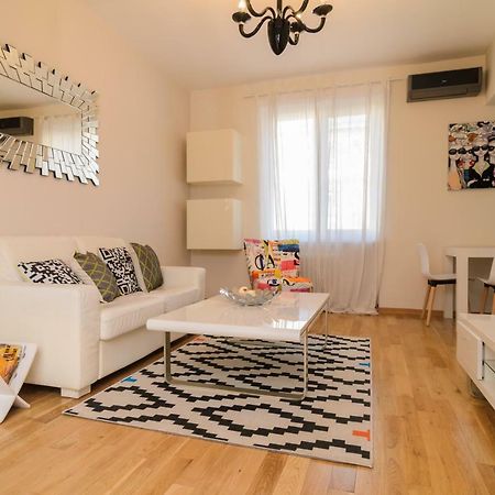 Rise & Shine Sofia Luxury Apartment By Flat Mаnager エクステリア 写真