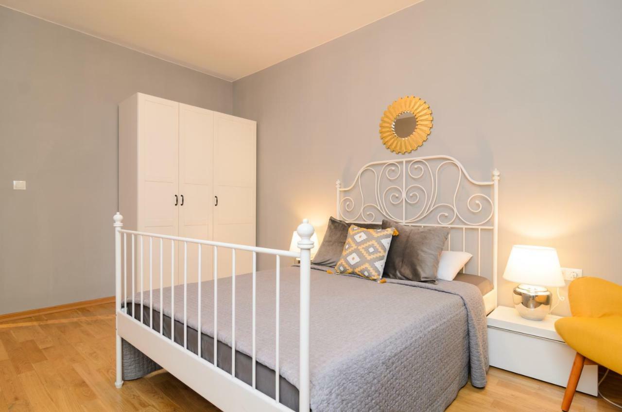 Rise & Shine Sofia Luxury Apartment By Flat Mаnager エクステリア 写真
